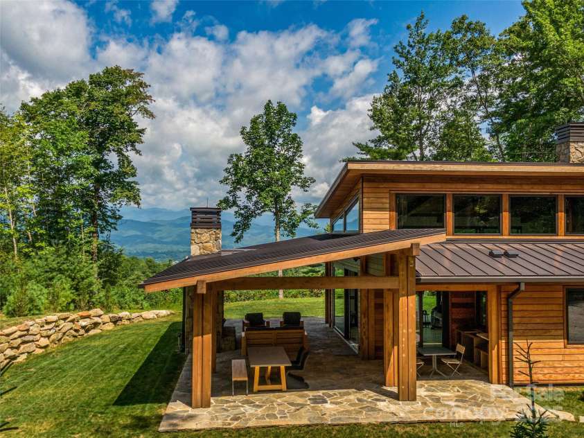 30 Banks Lane, Brevard, NC 28712.  MLS# CAR4283039, YatesRealty ID 27426. 