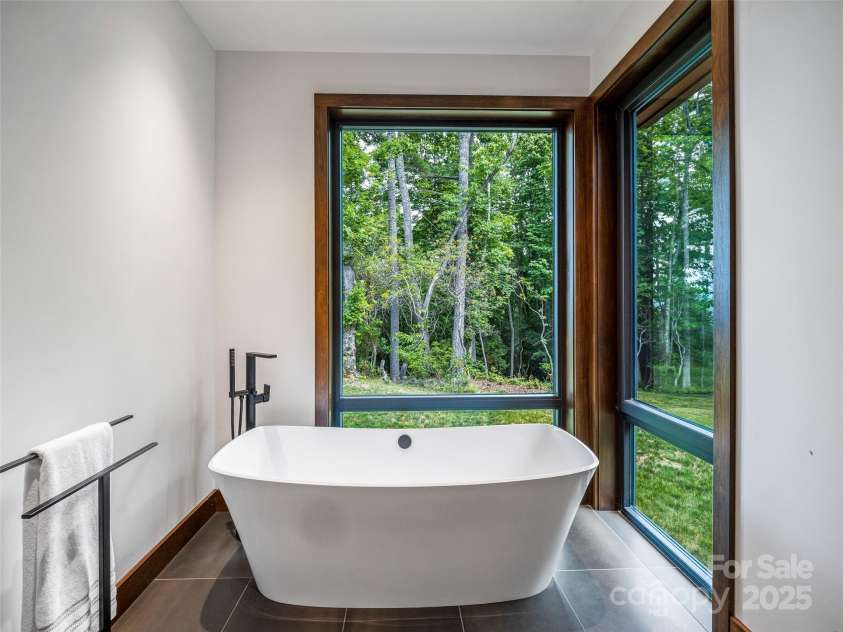30 Banks Lane, Brevard, NC 28712.  MLS# CAR4283039, YatesRealty ID 27426. 