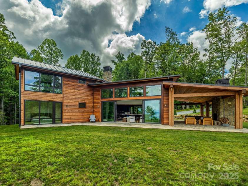 30 Banks Lane, Brevard, NC 28712.  MLS# CAR4283039, YatesRealty ID 27426. 