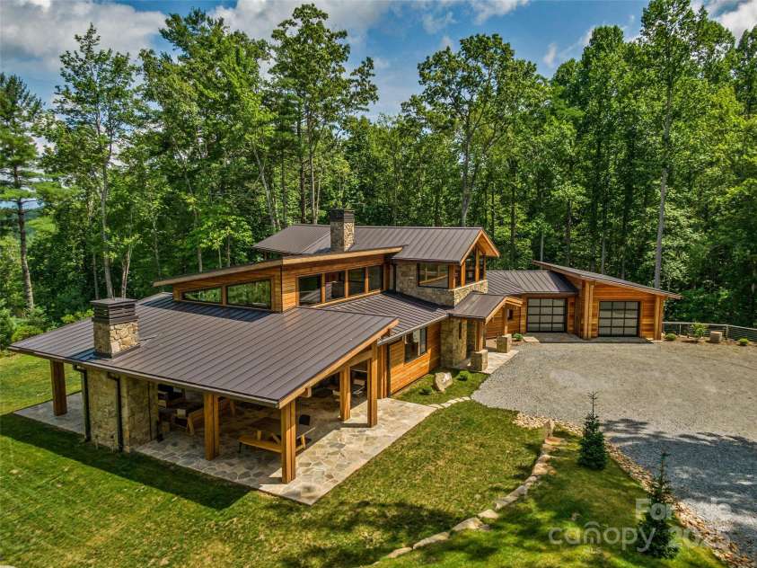 30 Banks Lane, Brevard, NC 28712.  MLS# CAR4283039, YatesRealty ID 27426. 