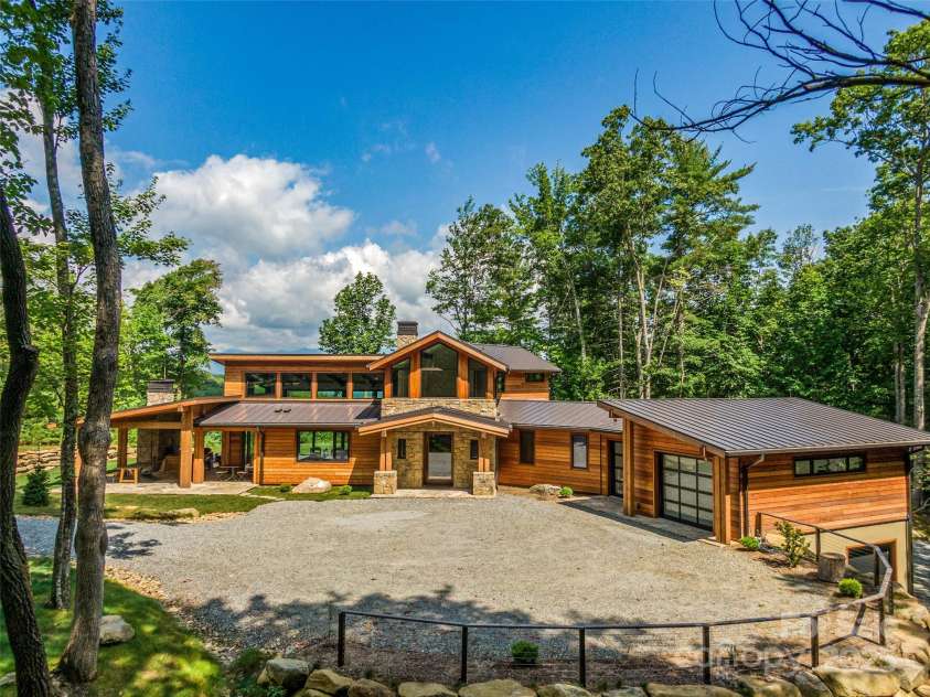 30 Banks Lane, Brevard, NC 28712.  MLS# CAR4283039, YatesRealty ID 27426. 