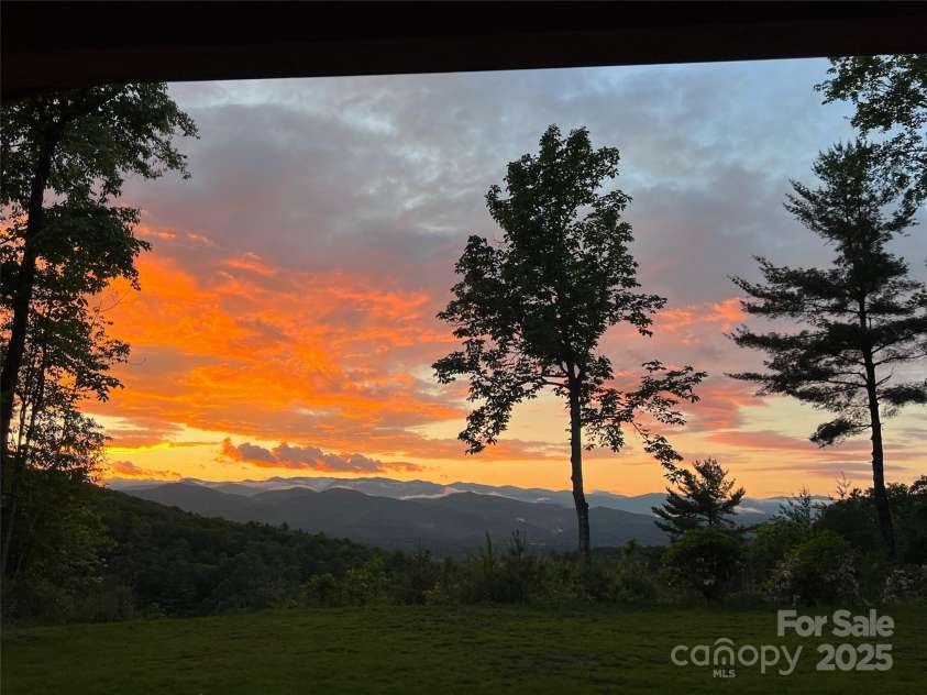 30 Banks Lane, Brevard, NC 28712.  MLS# CAR4283039, YatesRealty ID 27426. 