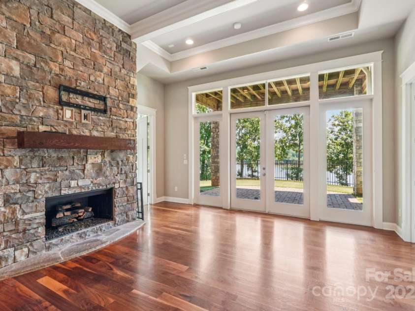 3229 Lake Pointe Drive, Belmont, NC 28012.  MLS# CAR4277223, YatesRealty ID 27427. Basement family room with 14' ceiling