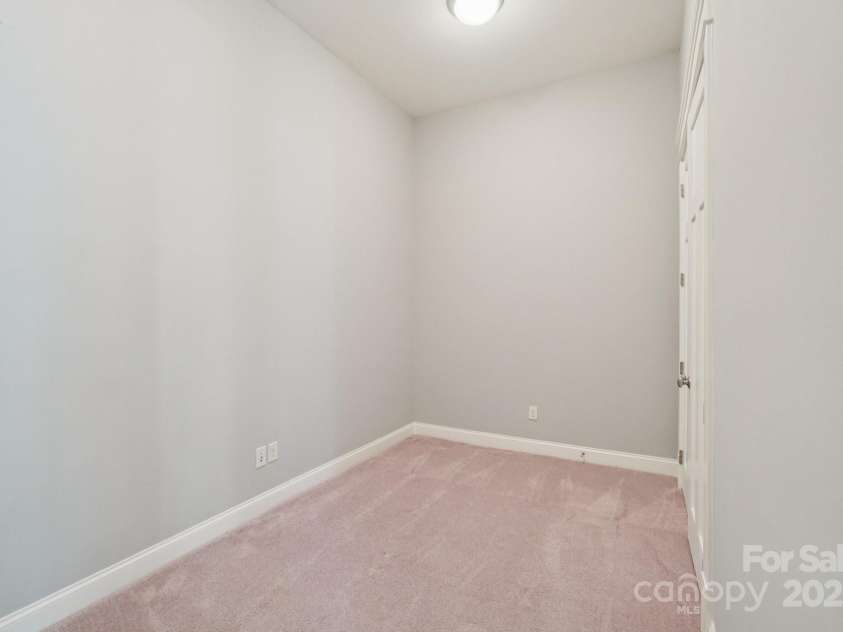 3229 Lake Pointe Drive, Belmont, NC 28012.  MLS# CAR4277223, YatesRealty ID 27427. Basement flex room