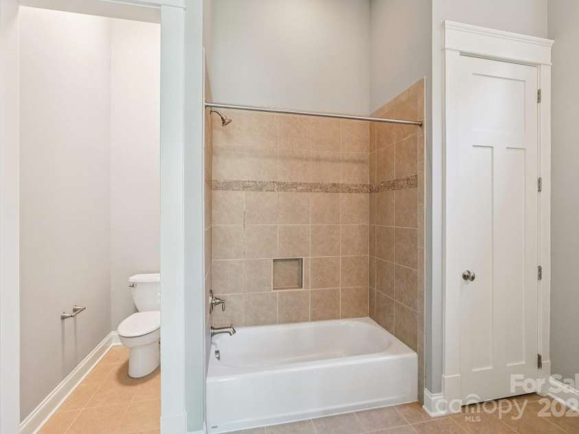 3229 Lake Pointe Drive, Belmont, NC 28012.  MLS# CAR4277223, YatesRealty ID 27427. Full bath in basement