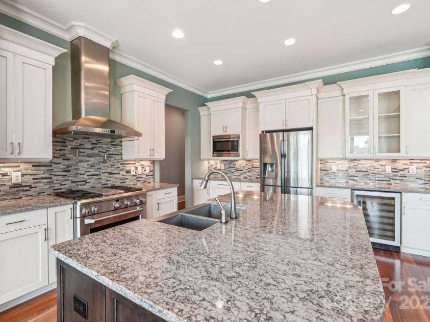 3229 Lake Pointe Drive, Belmont, NC 28012.  MLS# CAR4277223, YatesRealty ID 27427. Gourmet kitchen