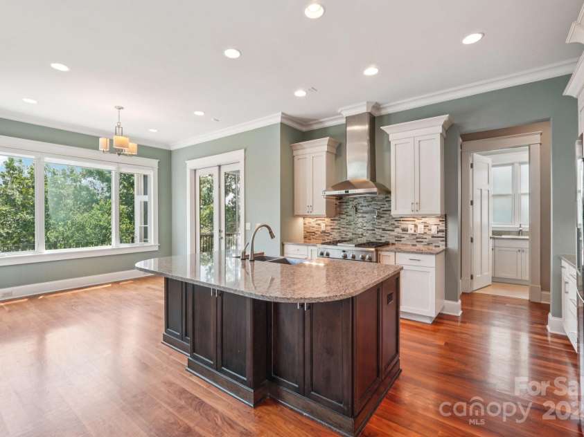 3229 Lake Pointe Drive, Belmont, NC 28012.  MLS# CAR4277223, YatesRealty ID 27427. Kitchen and breakfast area