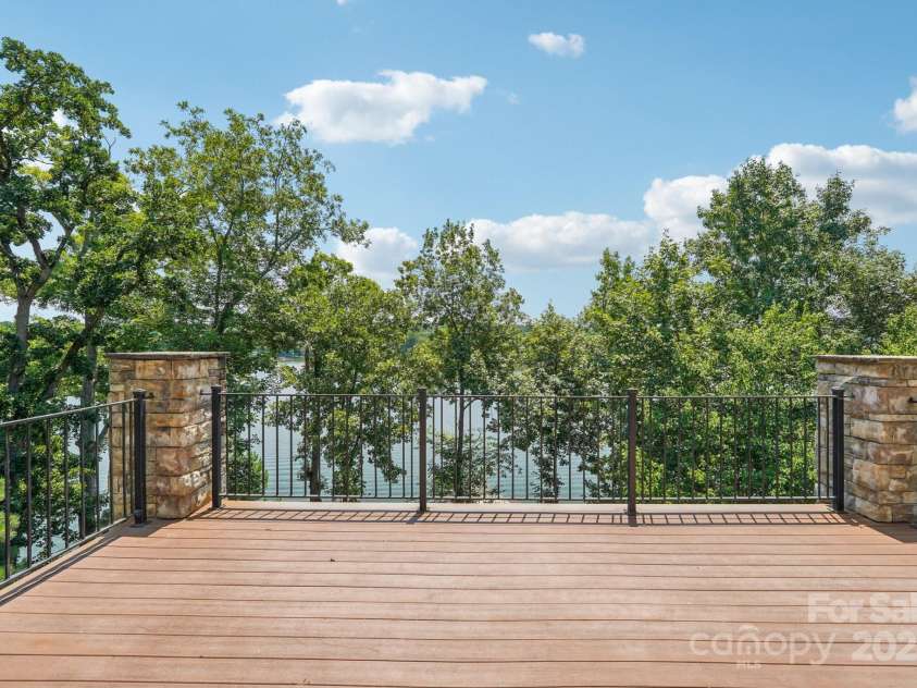 3229 Lake Pointe Drive, Belmont, NC 28012.  MLS# CAR4277223, YatesRealty ID 27427. Upper level deck