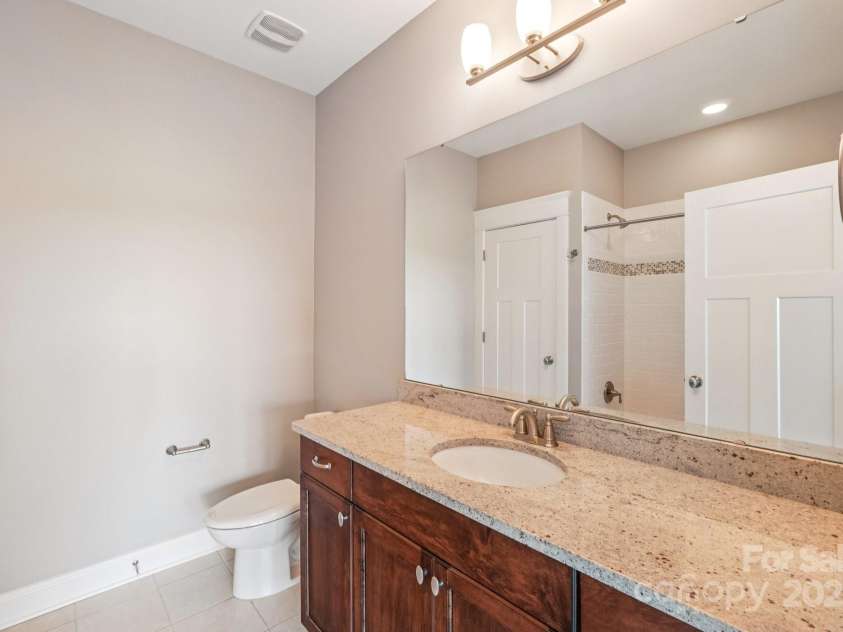 3229 Lake Pointe Drive, Belmont, NC 28012.  MLS# CAR4277223, YatesRealty ID 27427. Upper level full bath 2