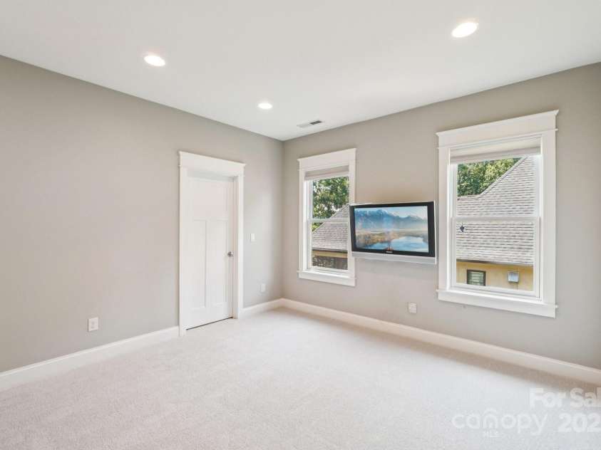 3229 Lake Pointe Drive, Belmont, NC 28012.  MLS# CAR4277223, YatesRealty ID 27427. Upper level loft