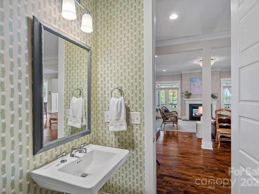 309 Catawba Avenue, Davidson, NC 28036.  MLS# CAR4249657, YatesRealty ID 27428. 