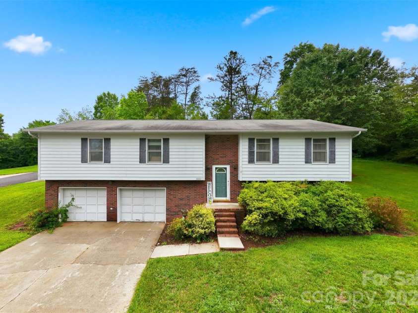 3882 Shadowood Drive, Morganton, NC 28655.  MLS# CAR4344277, YatesRealty ID 27428. 