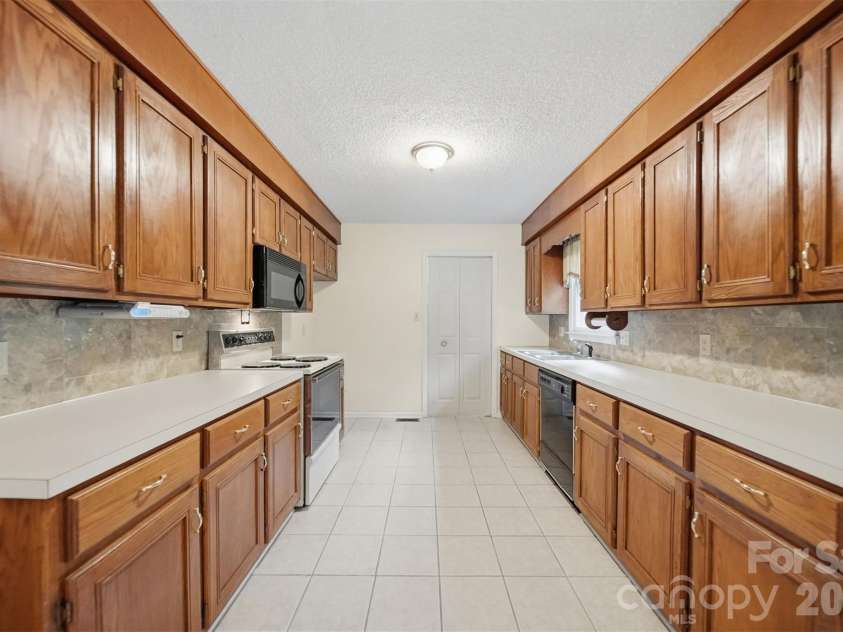 3882 Shadowood Drive, Morganton, NC 28655.  MLS# CAR4344277, YatesRealty ID 27428. 