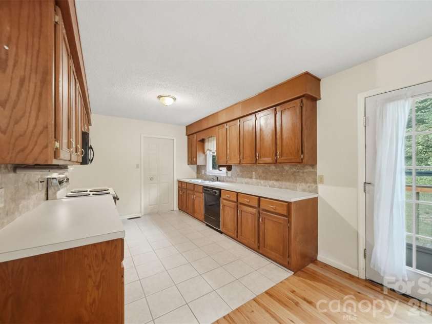 3882 Shadowood Drive, Morganton, NC 28655.  MLS# CAR4344277, YatesRealty ID 27428. 