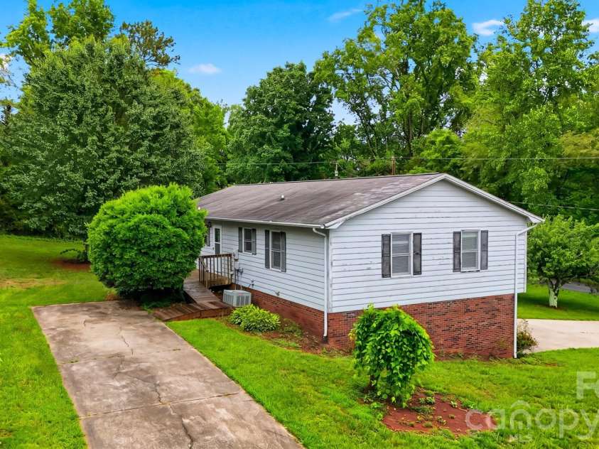 3882 Shadowood Drive, Morganton, NC 28655.  MLS# CAR4344277, YatesRealty ID 27428. 