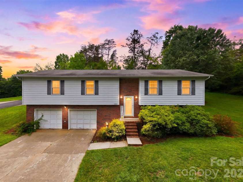 3882 Shadowood Drive, Morganton, NC 28655.  MLS# CAR4344277, YatesRealty ID 27428. 