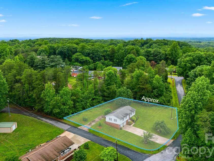 3882 Shadowood Drive, Morganton, NC 28655.  MLS# CAR4344277, YatesRealty ID 27428. 
