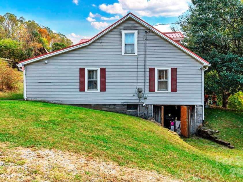 1068 Laurel Branch Road, Vilas, NC 28692.  MLS# CAR4340421, YatesRealty ID 2743. 