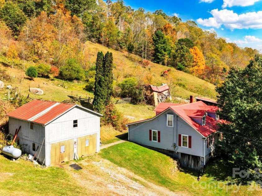 1068 Laurel Branch Road, Vilas, NC 28692.  MLS# CAR4340421, YatesRealty ID 2743. 