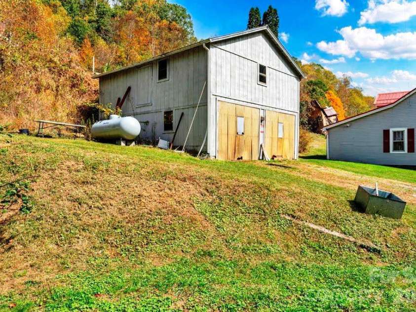 1068 Laurel Branch Road, Vilas, NC 28692.  MLS# CAR4340421, YatesRealty ID 2743. 