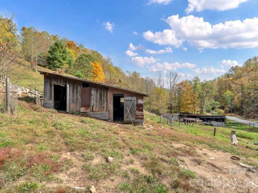 1068 Laurel Branch Road, Vilas, NC 28692.  MLS# CAR4340421, YatesRealty ID 2743. 