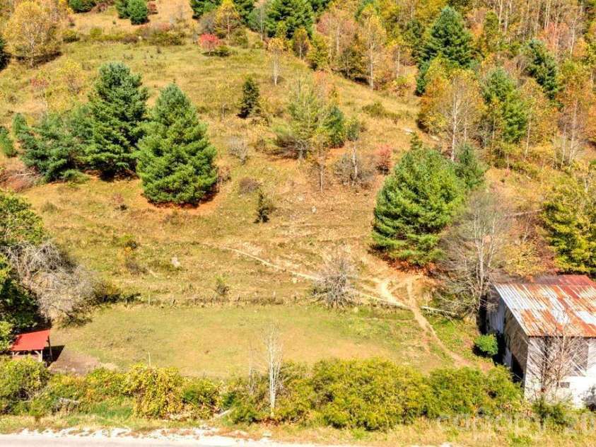 1068 Laurel Branch Road, Vilas, NC 28692.  MLS# CAR4340421, YatesRealty ID 2743. 