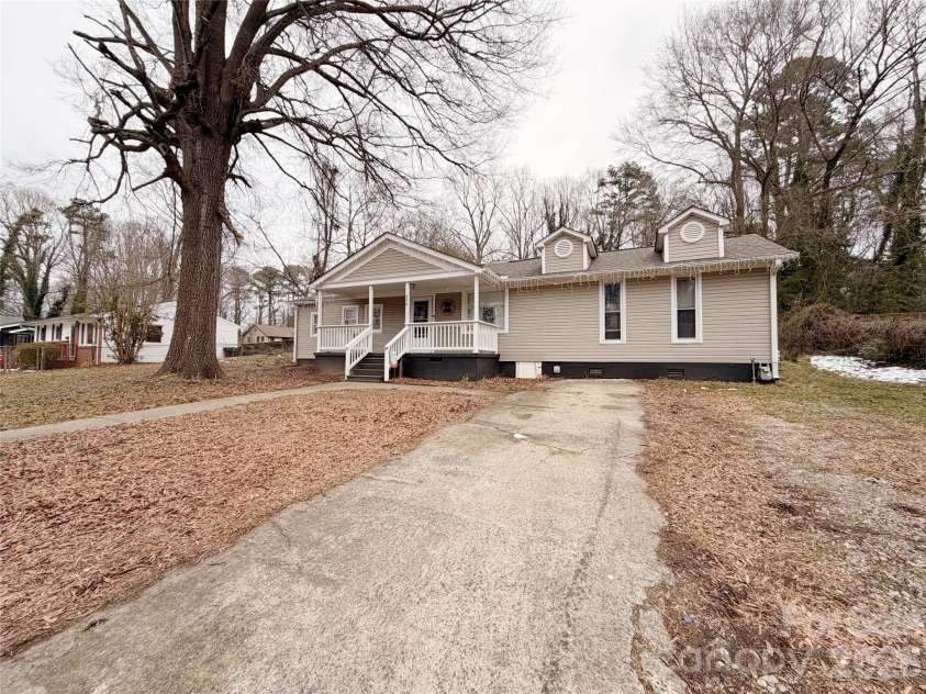 934 Chestnut Street, Gastonia, NC 28054.  MLS# CAR4343850, YatesRealty ID 2743. 