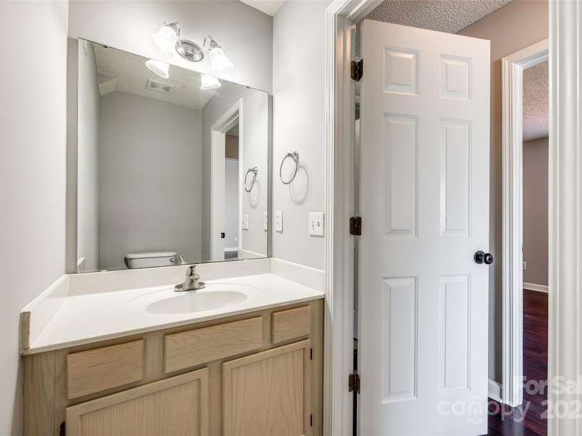 1706 Baylor Drive, Rock Hill, SC 29732.  MLS# CAR4275306, YatesRealty ID 27430. Half Bath on Main Floor