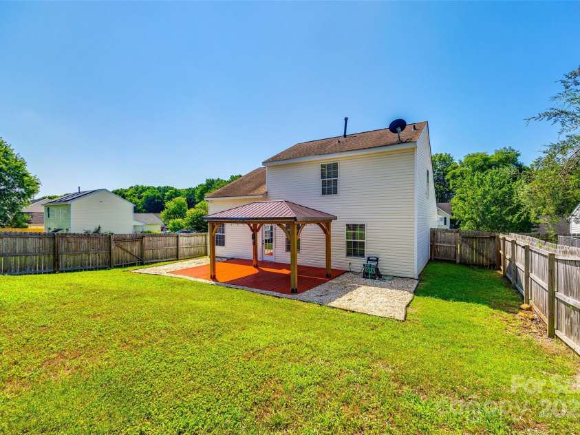 1706 Baylor Drive, Rock Hill, SC 29732.  MLS# CAR4275306, YatesRealty ID 27430. Large Back Yard