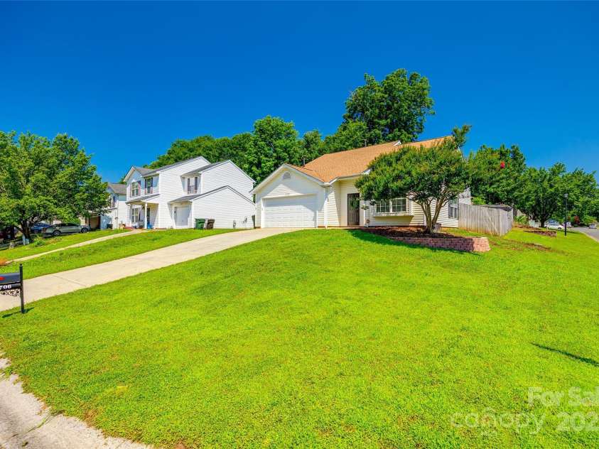 1706 Baylor Drive, Rock Hill, SC 29732.  MLS# CAR4275306, YatesRealty ID 27430. Large Corner Lot!