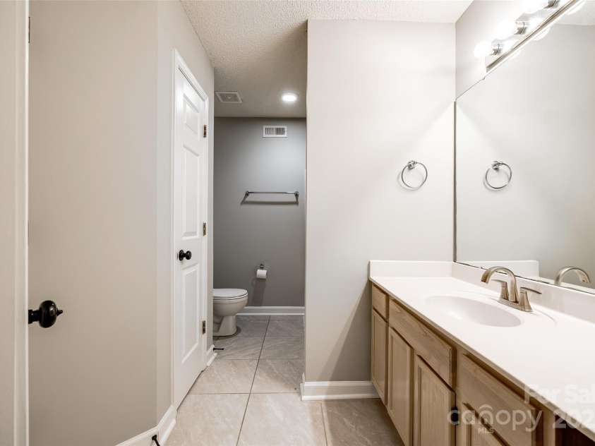 1706 Baylor Drive, Rock Hill, SC 29732.  MLS# CAR4275306, YatesRealty ID 27430. Primary Bathrooom