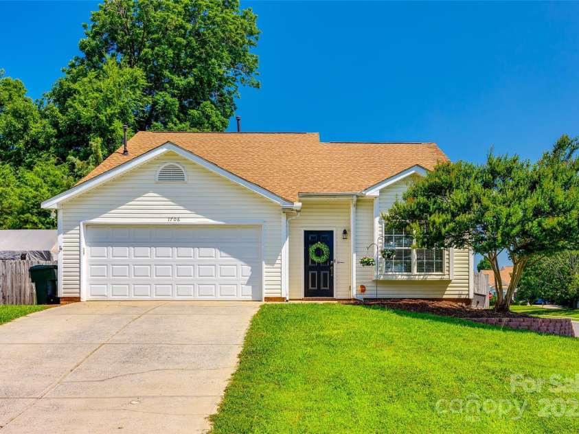 1706 Baylor Drive, Rock Hill, SC 29732.  MLS# CAR4275306, YatesRealty ID 27430. Welcome Home