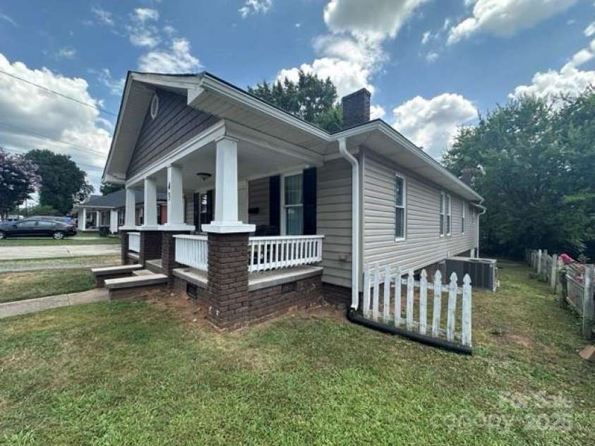 43 Douglas Avenue, Concord, NC 28025.  MLS# CAR4283560, YatesRealty ID 27431. 