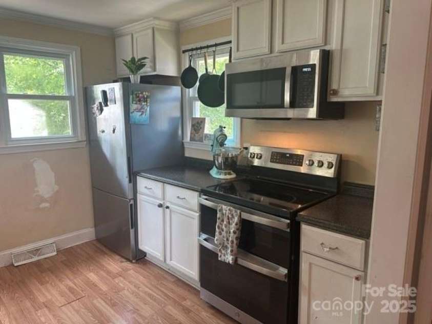 43 Douglas Avenue, Concord, NC 28025.  MLS# CAR4283560, YatesRealty ID 27431. 