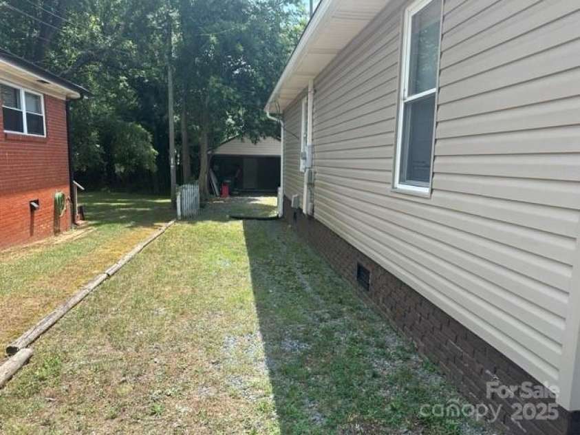 43 Douglas Avenue, Concord, NC 28025.  MLS# CAR4283560, YatesRealty ID 27431. 