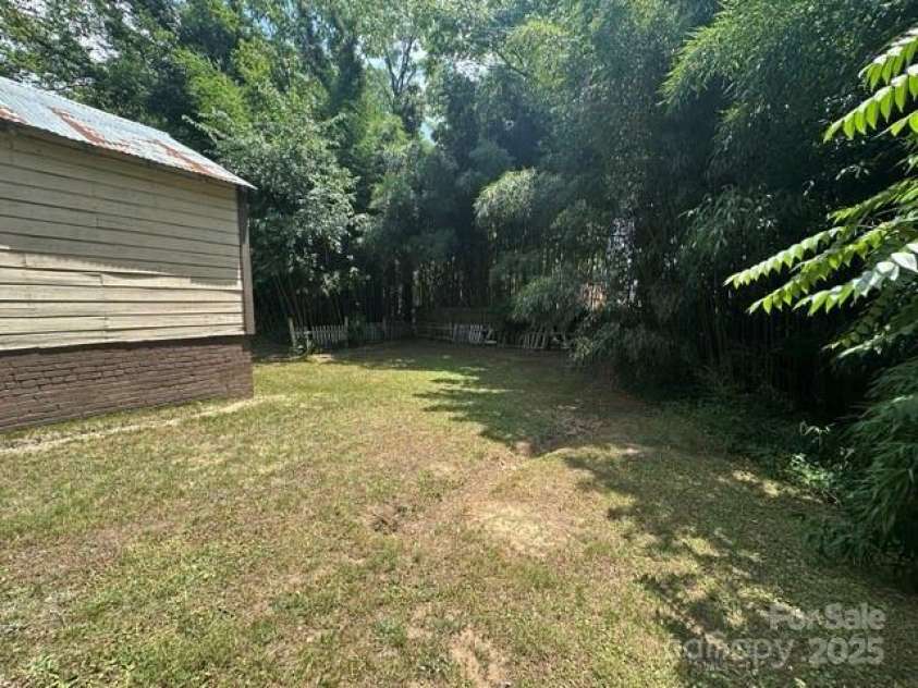 43 Douglas Avenue, Concord, NC 28025.  MLS# CAR4283560, YatesRealty ID 27431. 