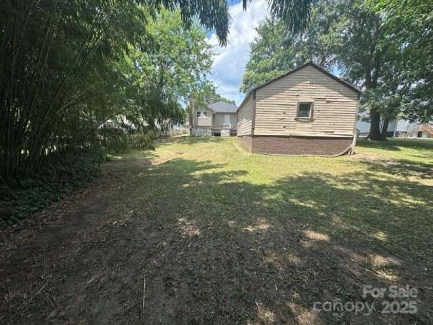 43 Douglas Avenue, Concord, NC 28025.  MLS# CAR4283560, YatesRealty ID 27431. 