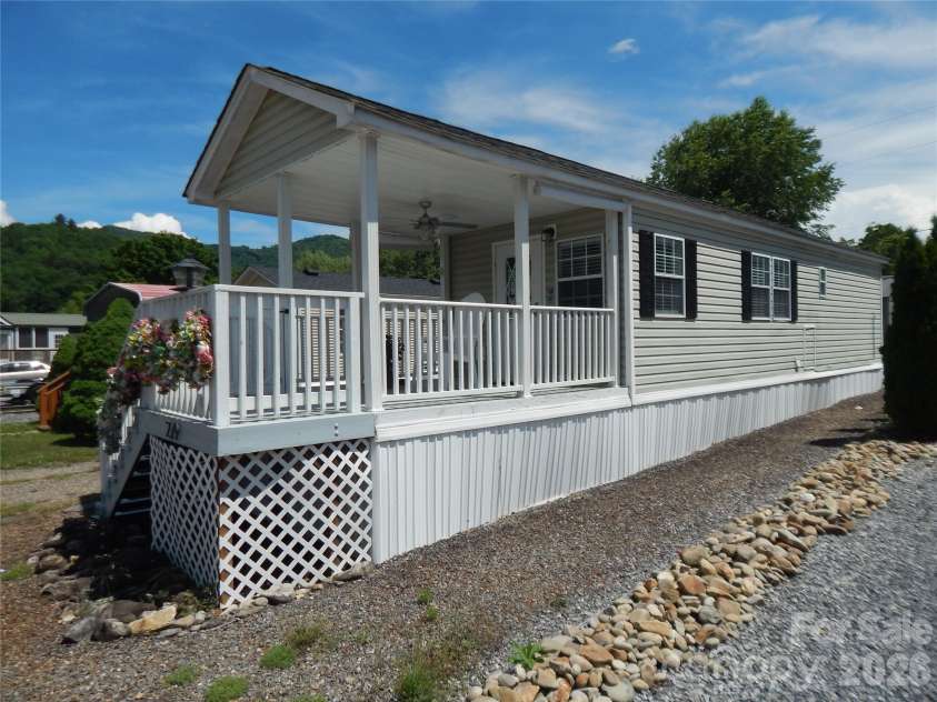 219 Pike Point, Waynesville, NC 28785.  MLS# CAR4388251, YatesRealty ID 27433. 