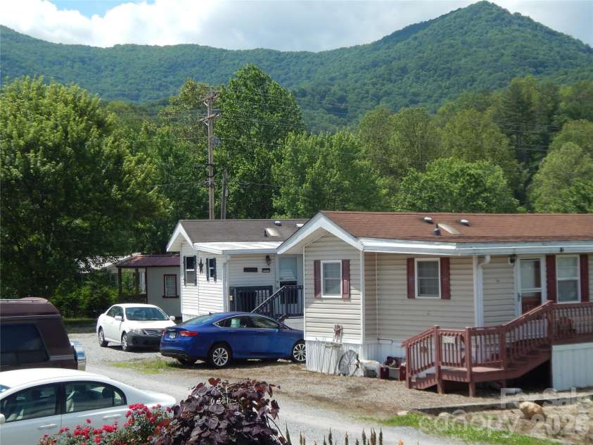 219 Pike Point, Waynesville, NC 28785.  MLS# CAR4388251, YatesRealty ID 27433. 