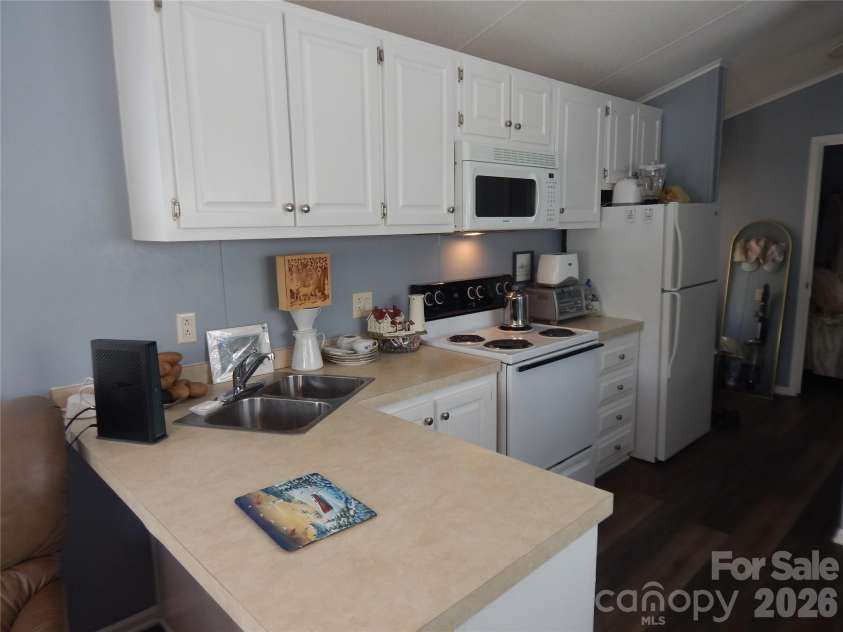 219 Pike Point, Waynesville, NC 28785.  MLS# CAR4388251, YatesRealty ID 27433. 