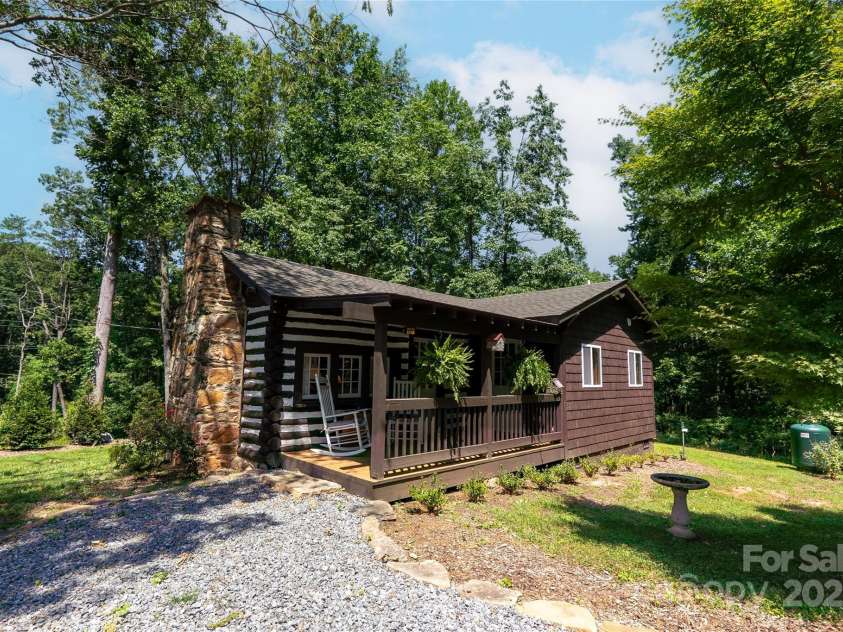 225 Wilderness Road, Tryon, NC 28782.  MLS# CAR4272632, YatesRealty ID 27434. Welcome to 3-Bears Cabin!