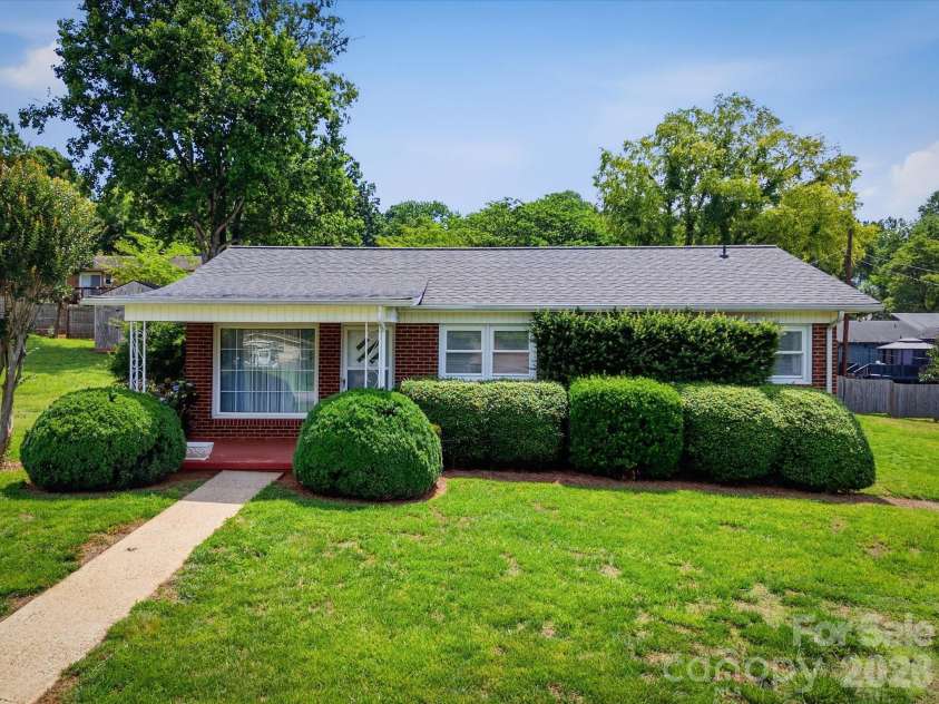 132 Starmount Circle, Morganton, NC 28655.  MLS# CAR4385907, YatesRealty ID 27436. 