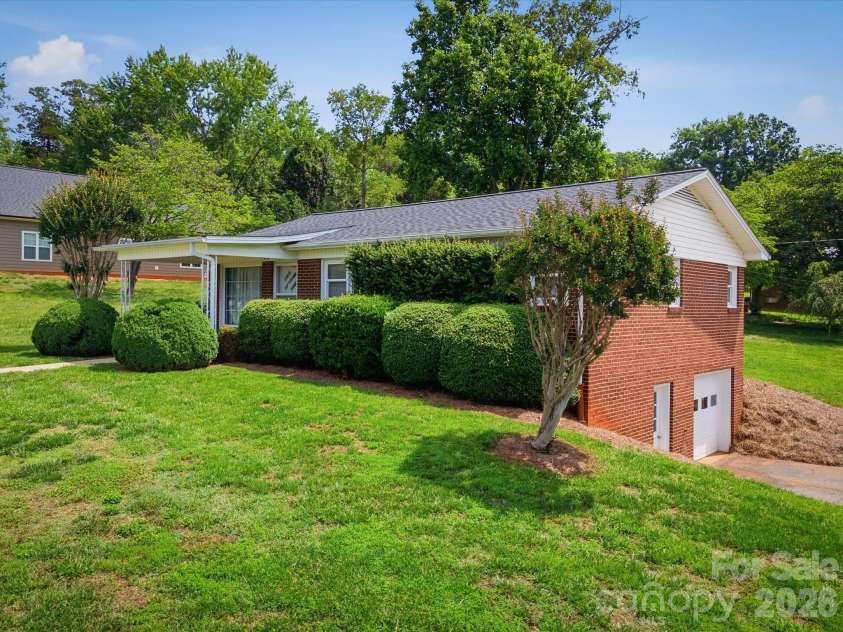 132 Starmount Circle, Morganton, NC 28655.  MLS# CAR4385907, YatesRealty ID 27436. 