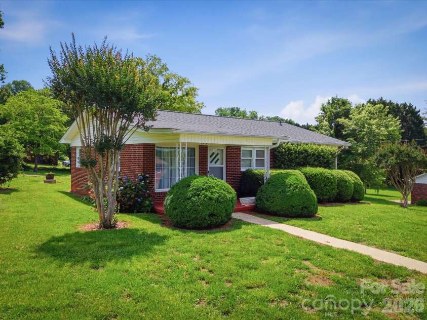 132 Starmount Circle, Morganton, NC 28655.  MLS# CAR4385907, YatesRealty ID 27436. 