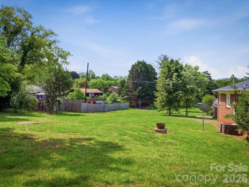 132 Starmount Circle, Morganton, NC 28655.  MLS# CAR4385907, YatesRealty ID 27436. 