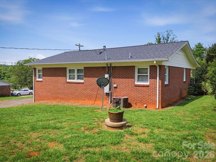 132 Starmount Circle, Morganton, NC 28655.  MLS# CAR4385907, YatesRealty ID 27436. 