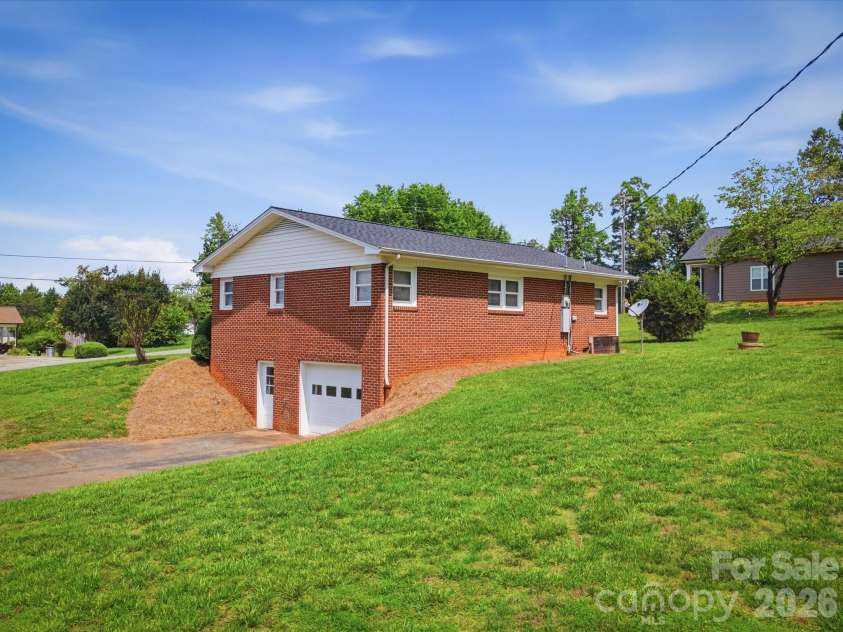 132 Starmount Circle, Morganton, NC 28655.  MLS# CAR4385907, YatesRealty ID 27436. 