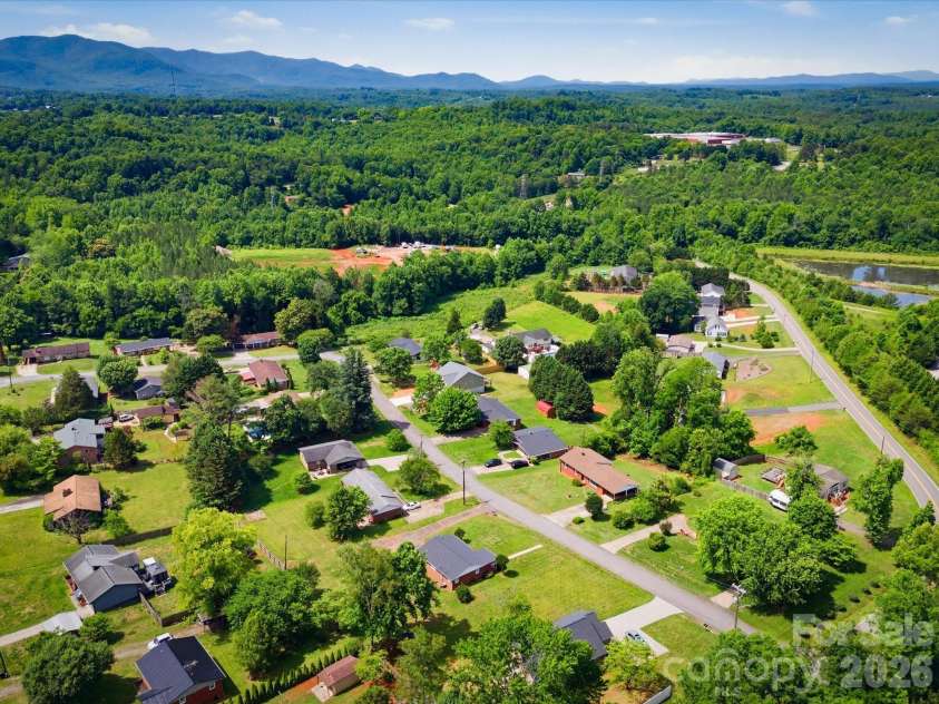 132 Starmount Circle, Morganton, NC 28655.  MLS# CAR4385907, YatesRealty ID 27436. 