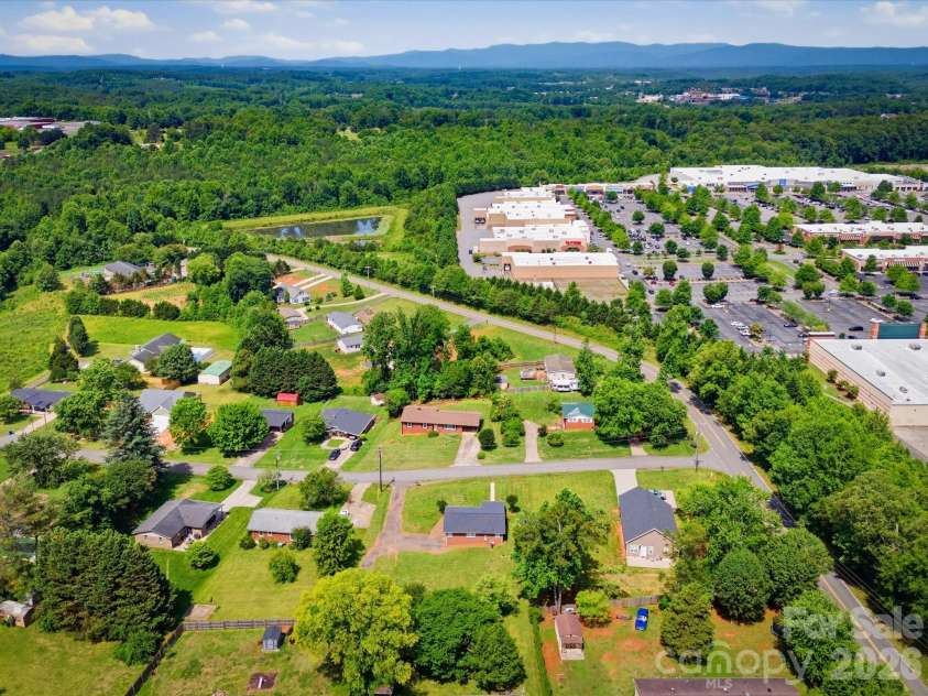 132 Starmount Circle, Morganton, NC 28655.  MLS# CAR4385907, YatesRealty ID 27436. 