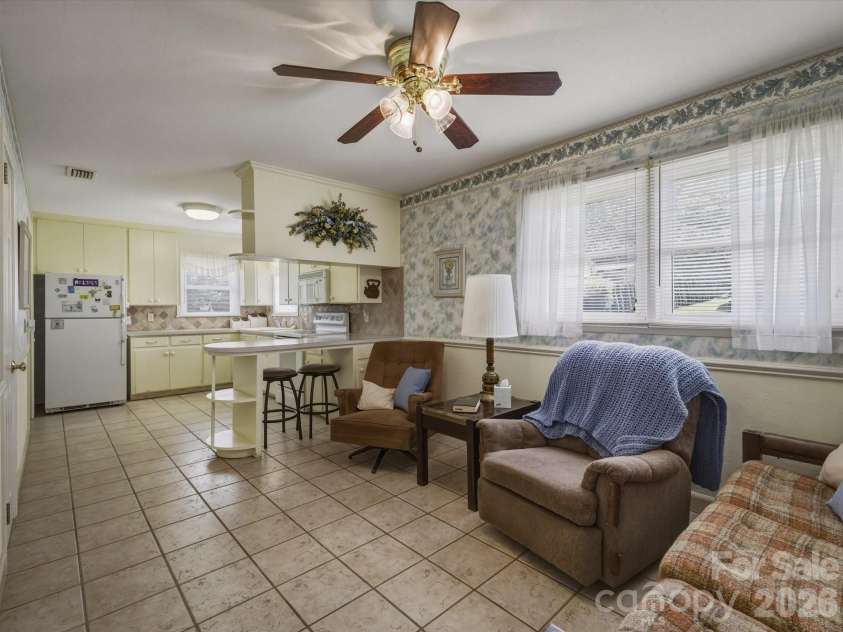 132 Starmount Circle, Morganton, NC 28655.  MLS# CAR4385907, YatesRealty ID 27436. 